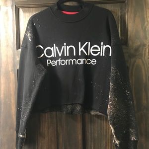 Cropped Calvin Klein Black sweatshirt.Woman Size L